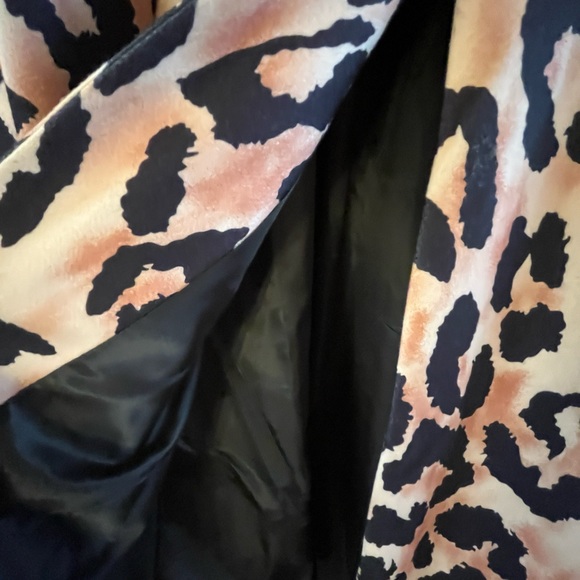 Leopard print trench coat statement piece. Fully lined. Jacket indoor/outerwear - Picture 5 of 8